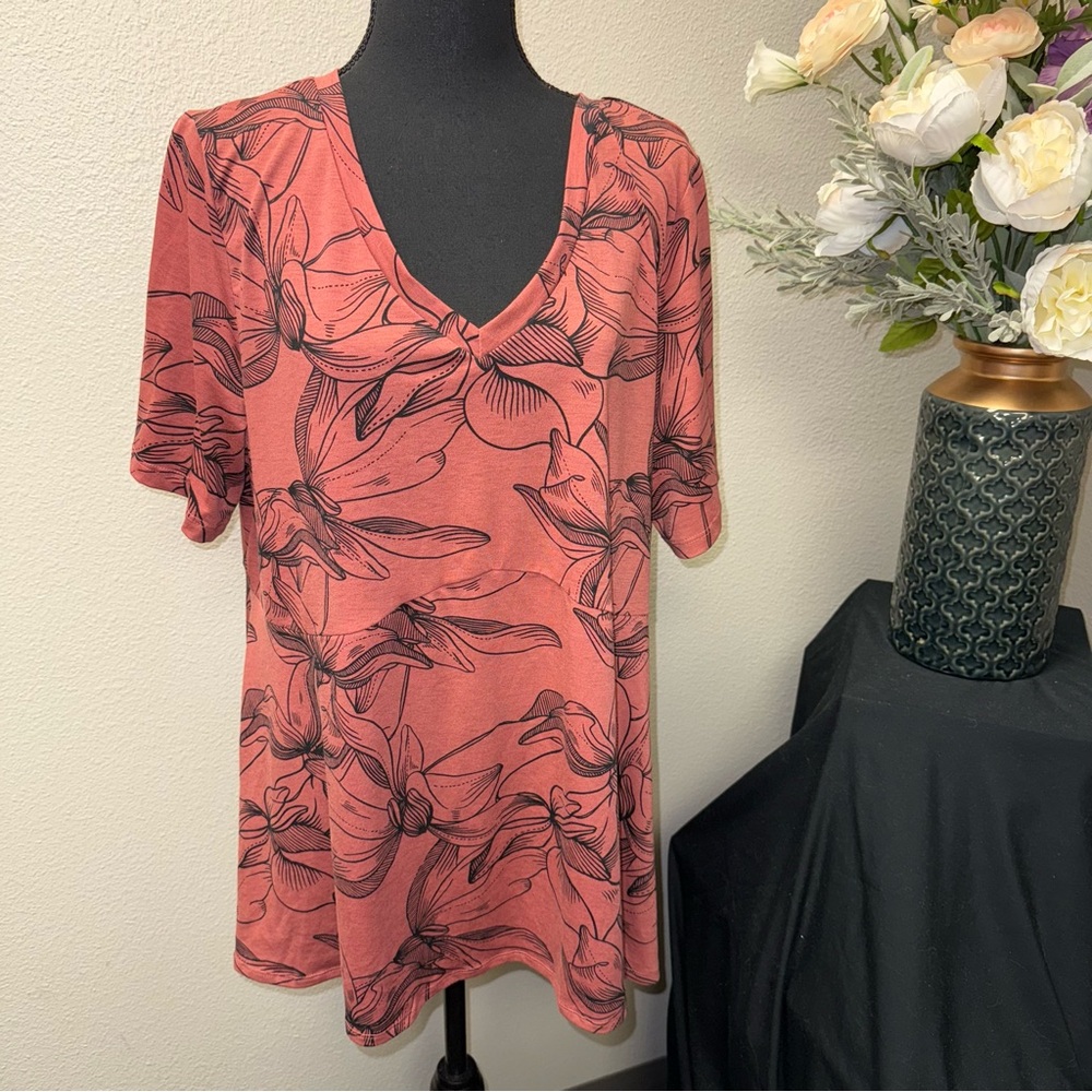 LuLaRoe Short Sleeve Flutter Floral Tee in Dusty Rose with Black Print